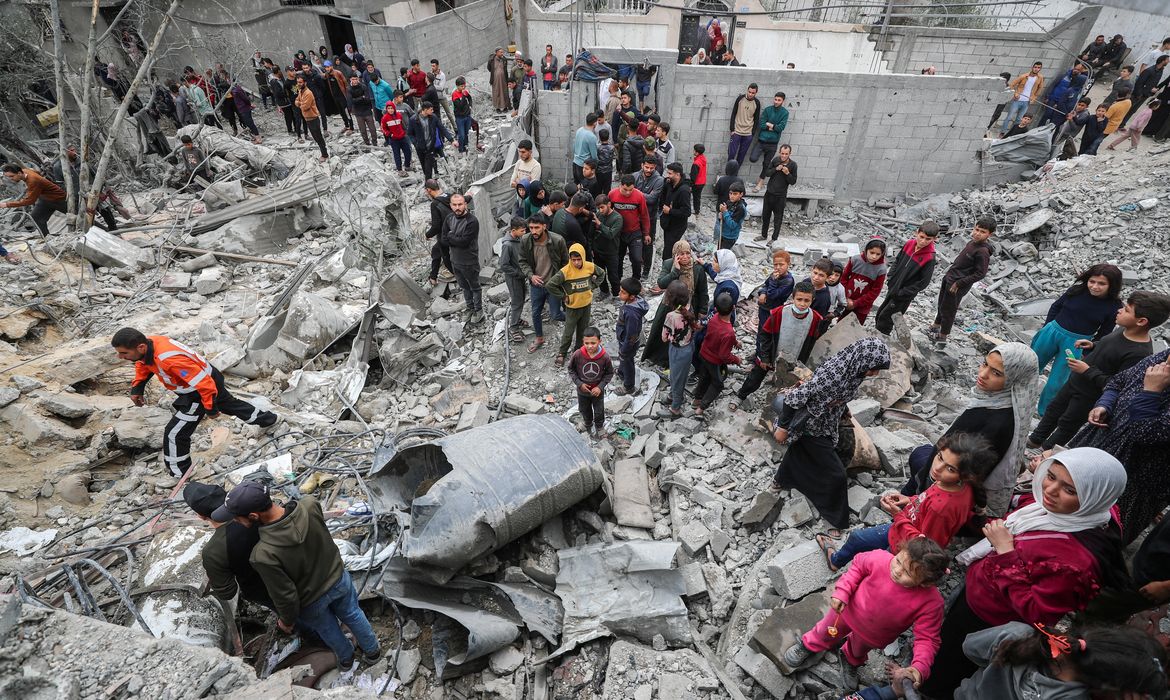 Internacional/Médio-Oriente: Doze mortos, incluindo mulheres e crianças, em novo bombardeamento israelita no sul de Gaza