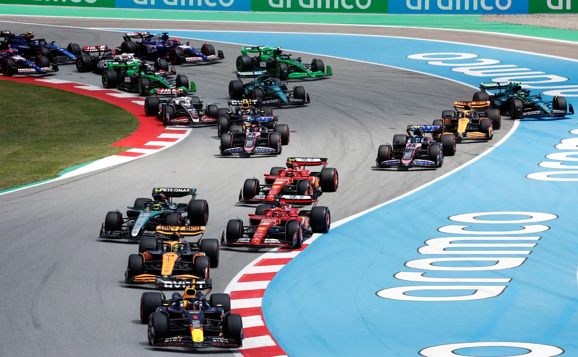 Desporto/Fórmula 1: Grande Prémio de Espanha redefine hierarquias na Fórmula 1 com domínio da McLaren e queda de Verstappen
