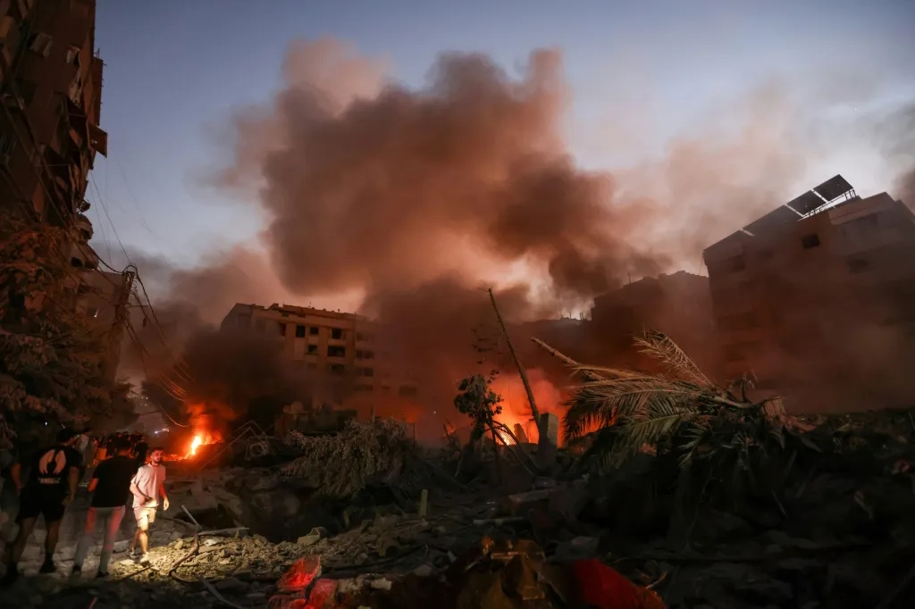 Internacional/Médio-Oriente: Israel Viola Cessar-Fogo e Destrói Suposta Fábrica de Drones do Hezbollah em Beirute à Véspera do Eid Al Adha
