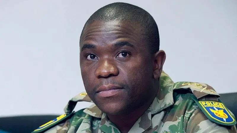 Internacional/África: General Mkhwanazi desafia o poder: Acusações de corrupção abalam o governo sul-africano