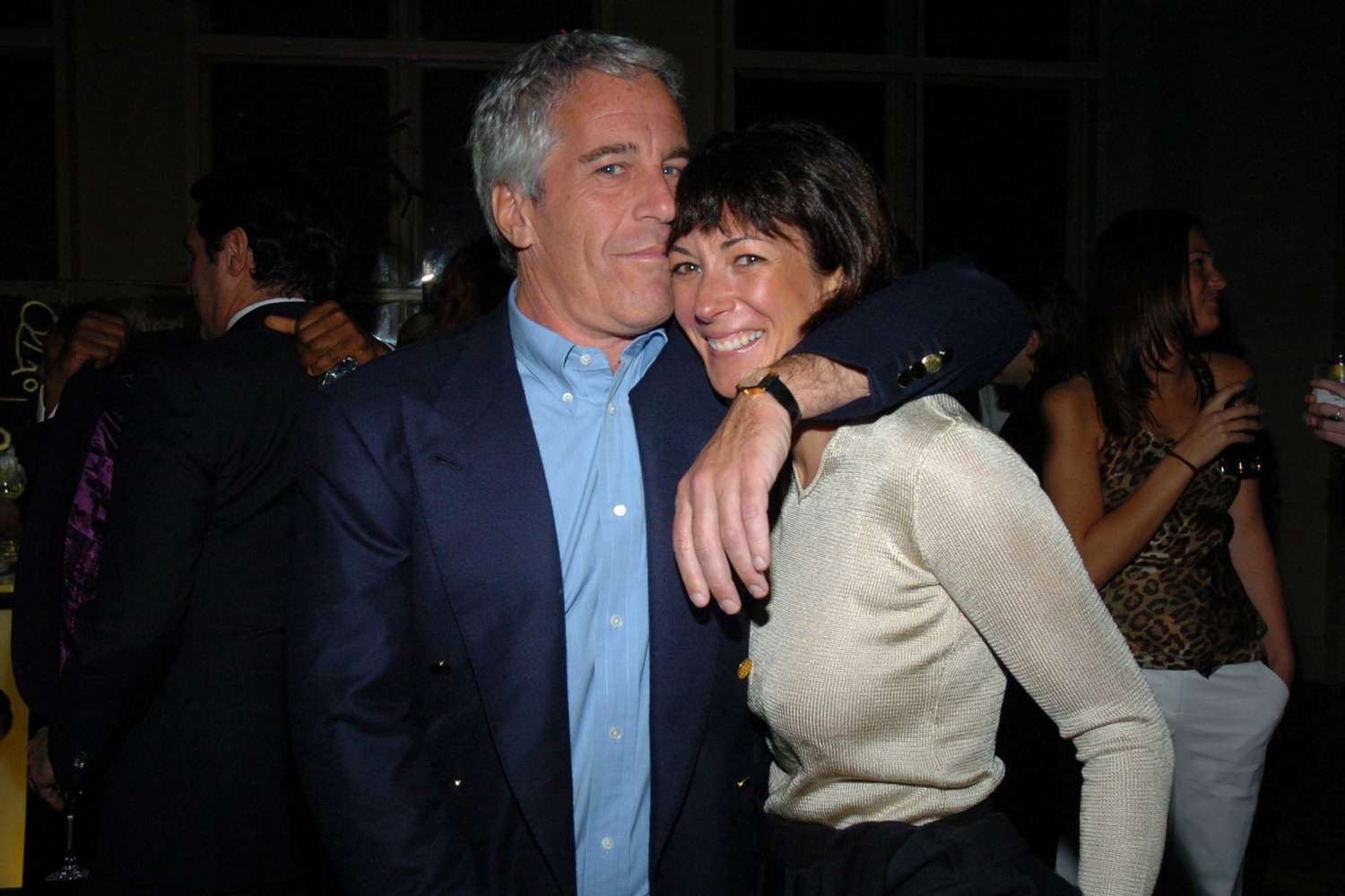 Internacional /América do Norte: Justiça dos EUA interroga Ghislaine Maxwell enquanto cresce a pressão sobre Trump no caso Epstein