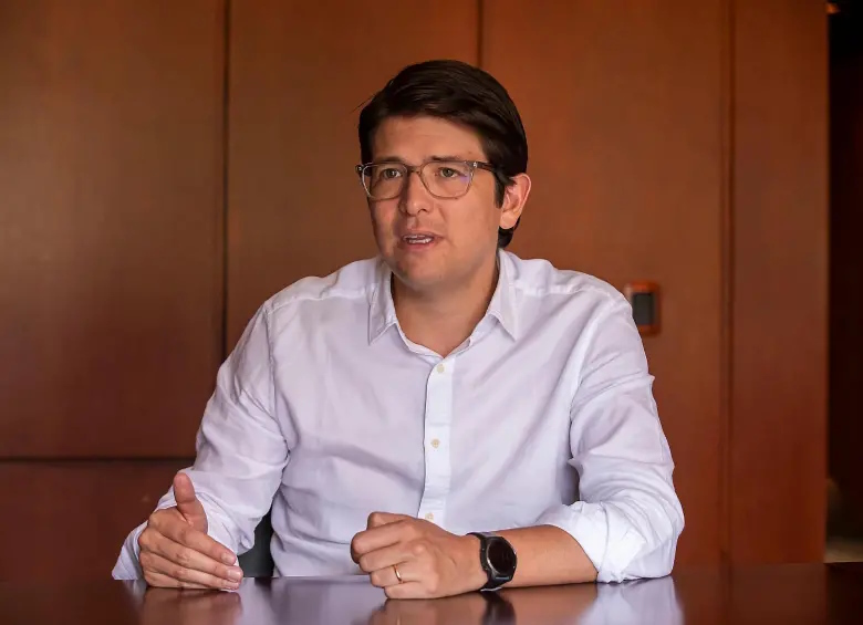 Internacional/América do Sul: Morte do Senador Miguel Uribe Turbay Reacende Temores sobre Violência Política na Colômbia