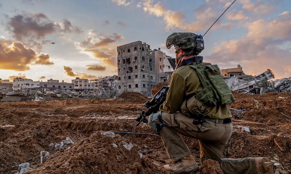 Internacional/Médio-Oriente: Israel mobiliza milhares de reservistas e intensifica ofensiva para conquistar a Cidade de Gaza