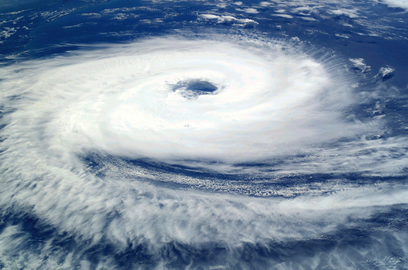 Internacional /América do Sul: Tormenta Tropical Imelda Provoca Mortes e Evacuações no Caribe Norte
