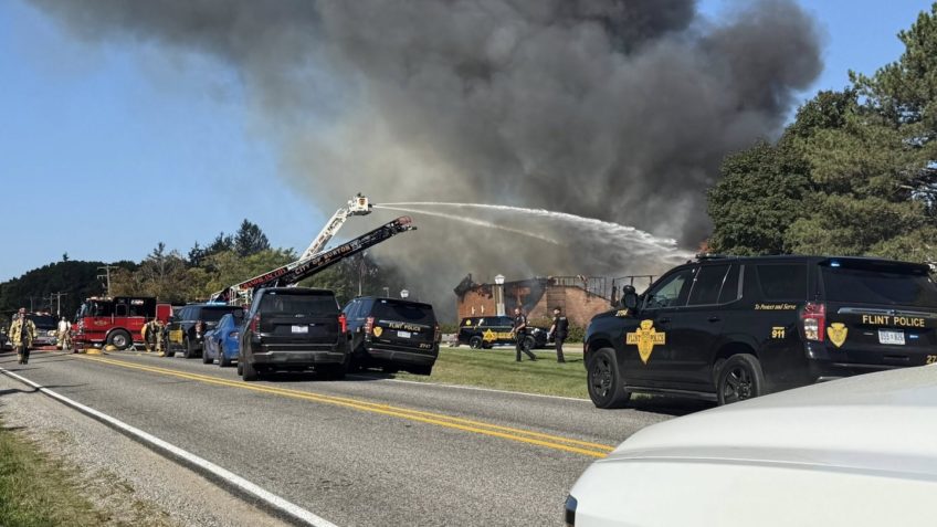 Internacional/América do Norte: Tiroteio e incêndio numa igreja em Michigan deixam cinco mortos e vários feridos